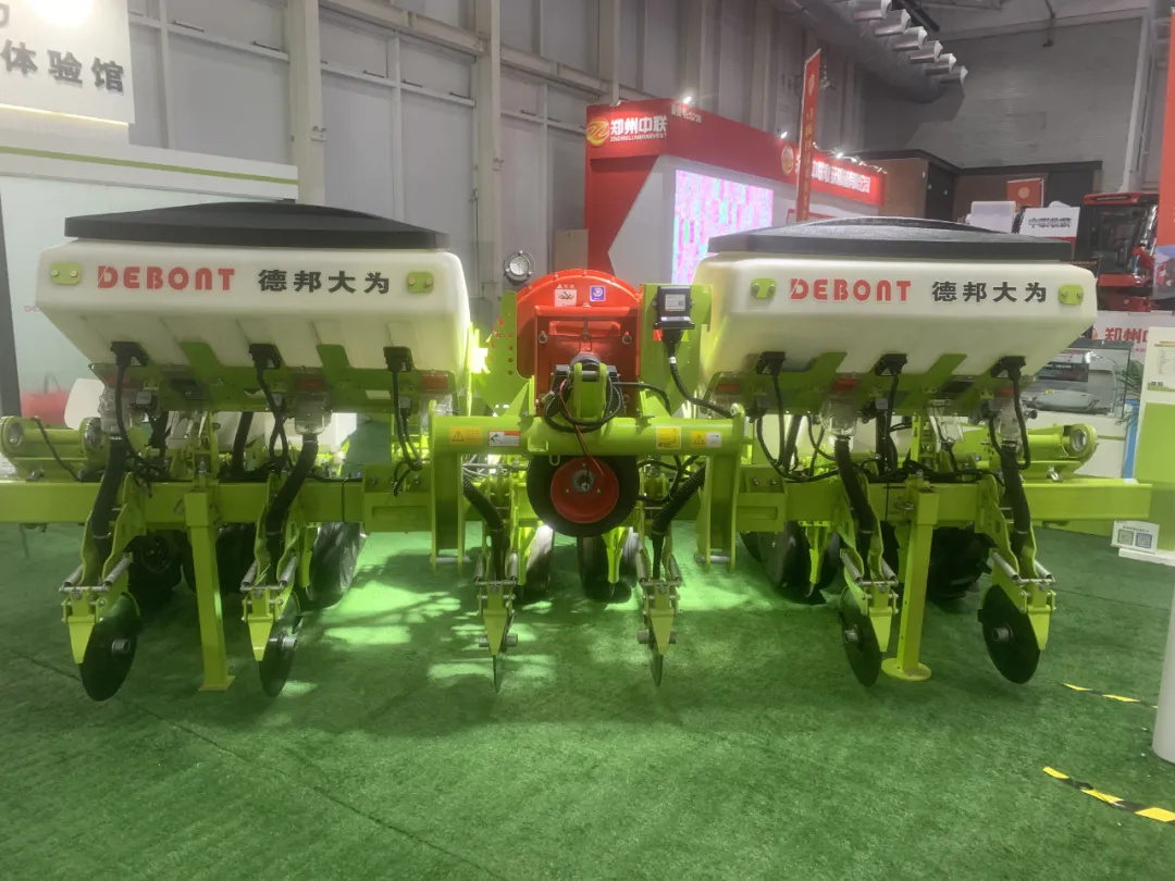 搶農時 保春耕——臨夏舉辦玉米全程機械化示范（鋪膜播種 施肥施藥 滴帶灌溉）現場會