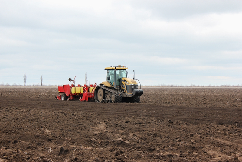 播种机同台“竞技”：湖北举办高性能播种机现场演示评价活动