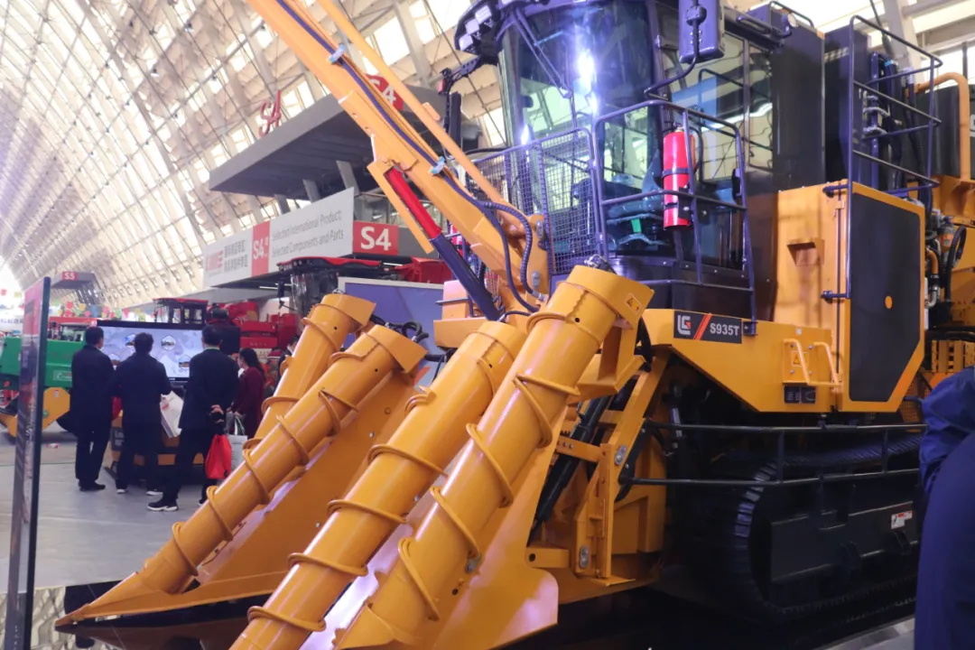 甘蔗专家组出席2025中国丘陵山区农机装备暨甘蔗机械化博览会并现场指导