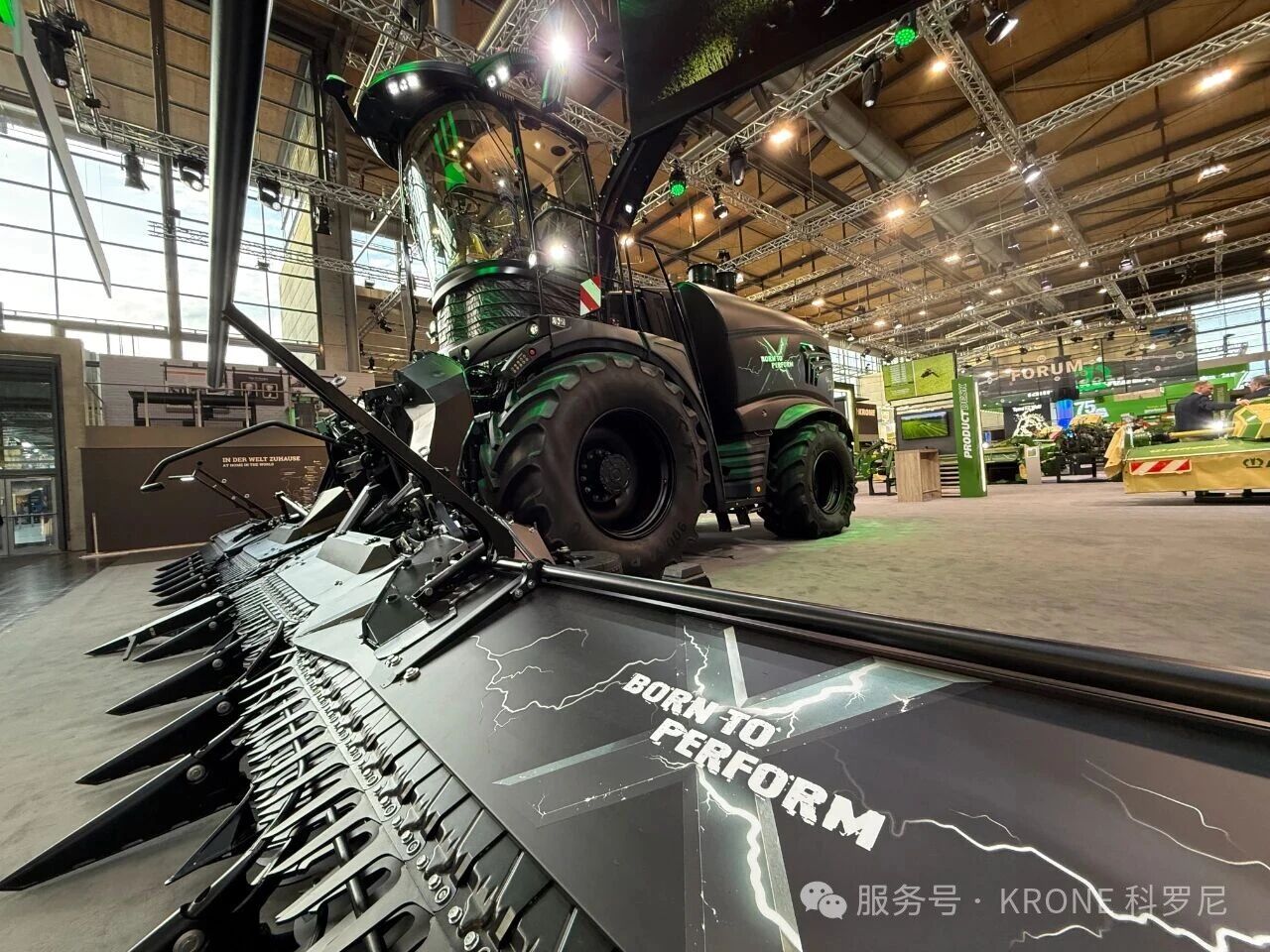 【2025汉诺威展速递】科罗尼25周年纪念款青贮机与创新割台联袂登。厮芨咝┮敌卤曜迹