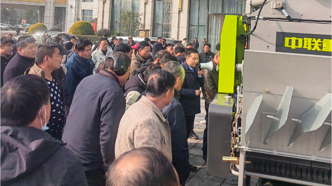 近千名机手现场品鉴！中联重科农机bob体b体育软件品鉴会现“组团下单”热潮